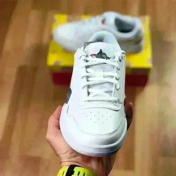 💰HUGE CLEARANCE SALE 💰 Reebok Tom & Jerry Furry Fluffy Womens Shoes - Picture 6 of 14